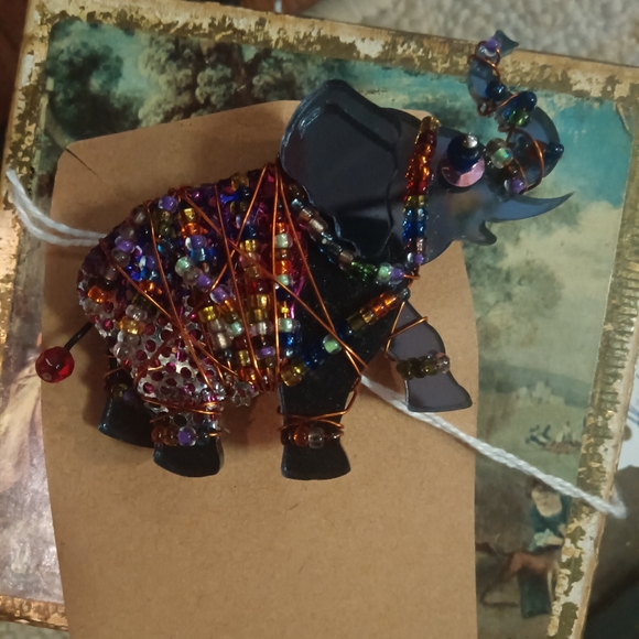 Elephant Brooch - Picture 1 of 2